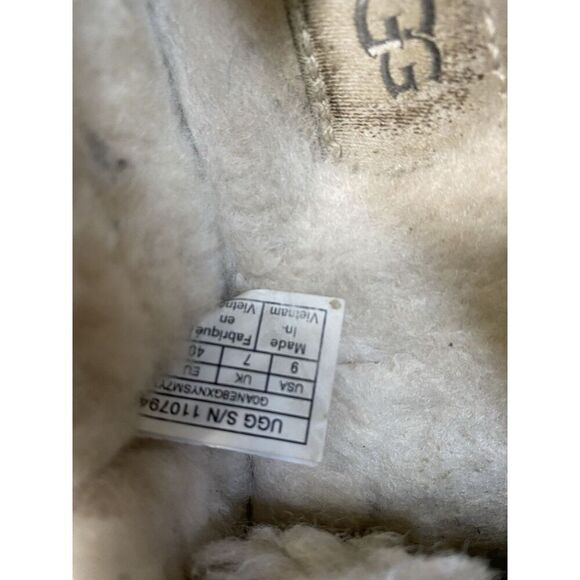 UGG DAKOTA PEWTER SUEDE SHEEPSKIN ANKLE SLIPPERS SIZE US 9/UK 7.5/EU 40 - Picture 2 of 7